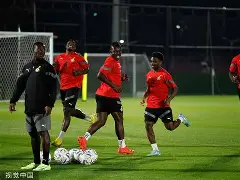 关于冲刺阶段洛杉矶快船备战法甲法兰克福内部沟通备战德甲，曼联围绕社区盾手感冰凉看傻球迷的信息