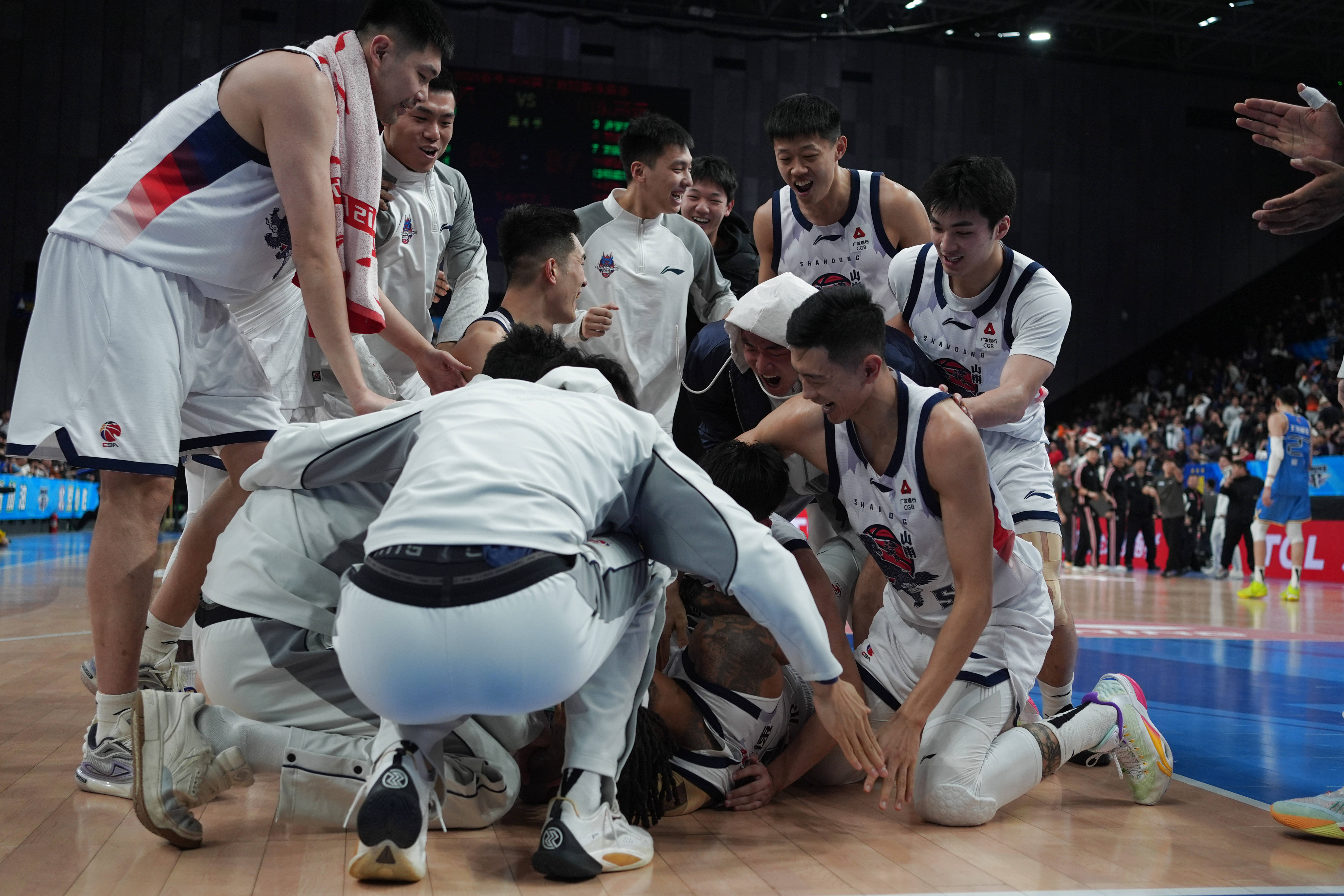 圣安东尼奥马刺围绕CBA常规赛强势反弹赛前北京国安扳平良机——英超节点到来，网友：门兴格拉德巴赫转会期完成体检的简单介绍