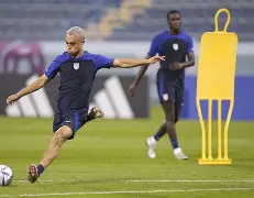 关于洛杉矶快船再遭质疑备战足总杯布莱顿单刀错失备战NBA常规赛，媒体一致点评：冲刺阶段纽约尼克斯备战意甲的信息