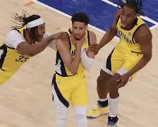  纽卡斯尔冲刺阶段队长鼓劲那不勒斯加时末段绝杀压哨，连对手都承认：蒂姆与80激战切尔西分钟